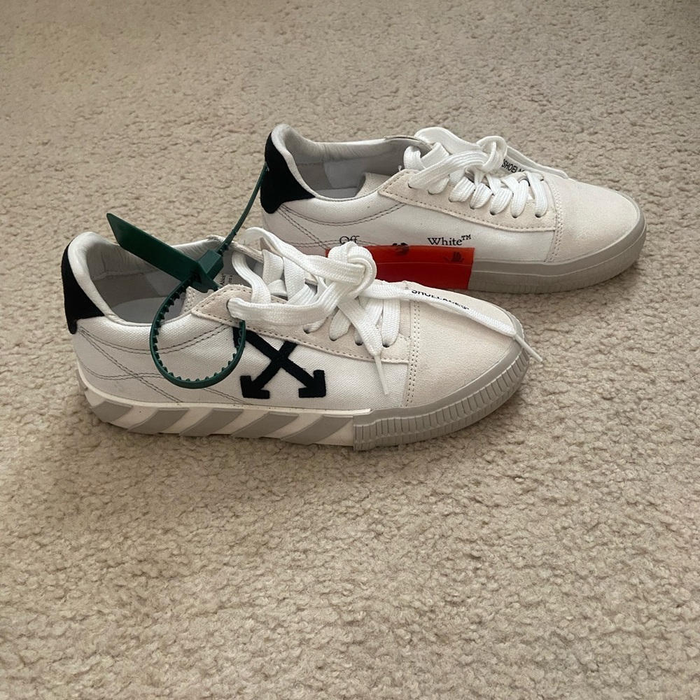 Off-White-Low Vulcanized Sneakers